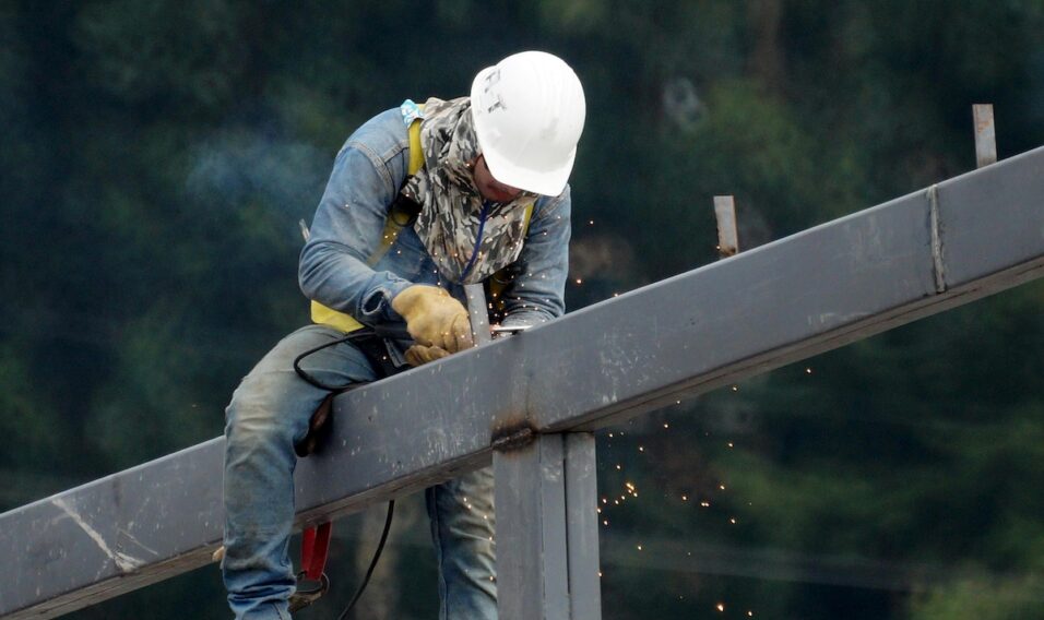 Pakiet bezpieczeństwa dla pracujących za granicą – o czym często zapominamy