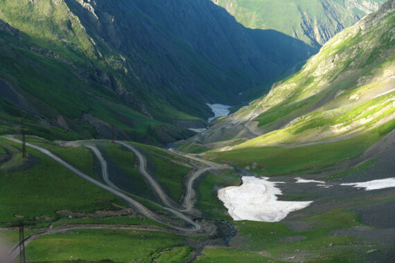 Droga przez Przełęcz Abano w Gruzji