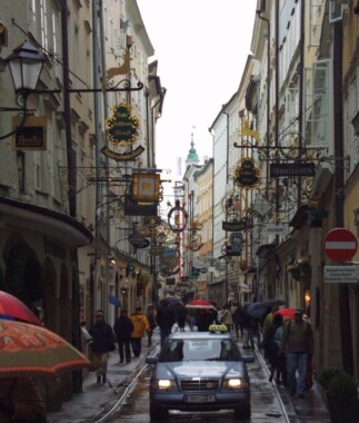 Getreidegasse w Salzburgu