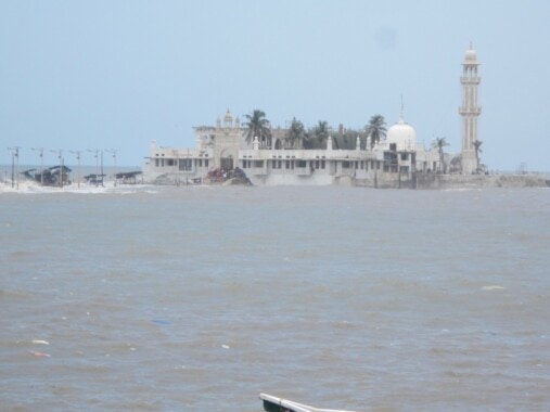 Meczet Haji Ali Dargah podczas przypływu