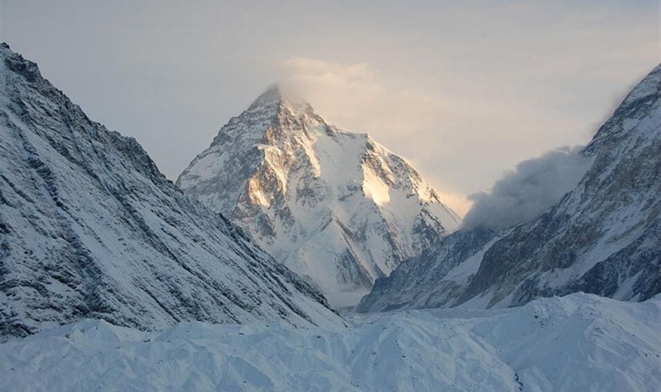 Pierwsza kobieta na K2 (8611 m n.p.m.) – 1986 r.