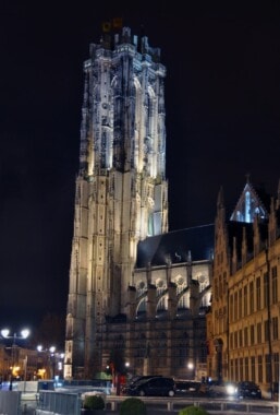 Katedra św. Rumolda nocą