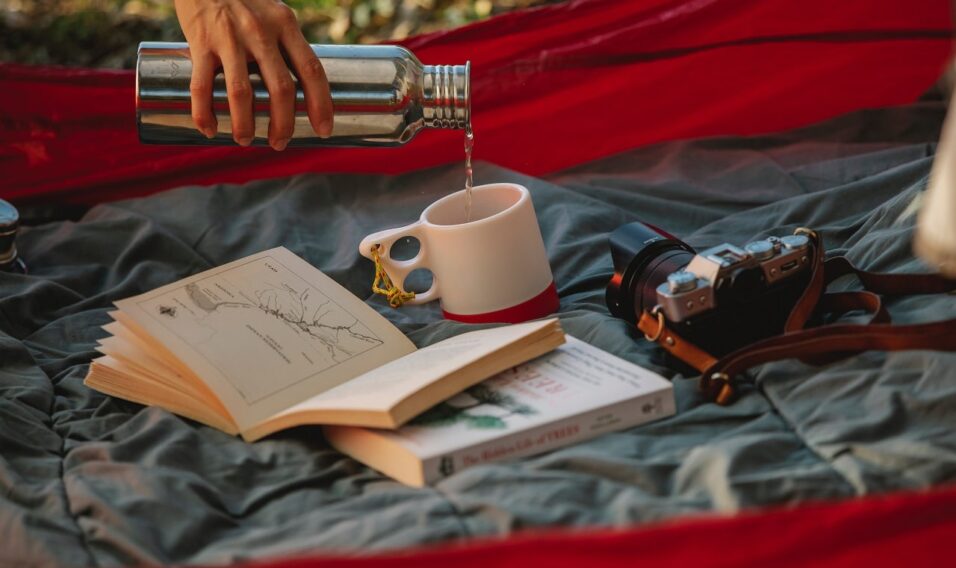 Książki w podróży – dlaczego warto je mieć?