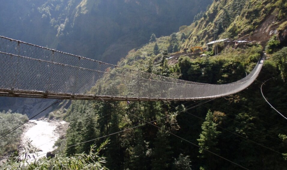 Most wiszący nad rzeką Kali Gandaki, Nepal