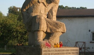 Pomnik żołnierza Armii Czerwonej w Starzyńskim Dworze