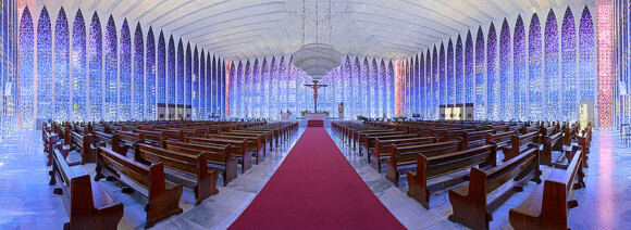 Wnętrze Santuário Dom Bosco
