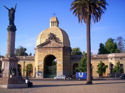 Wejście na Cmentarz Generalny w Santiago