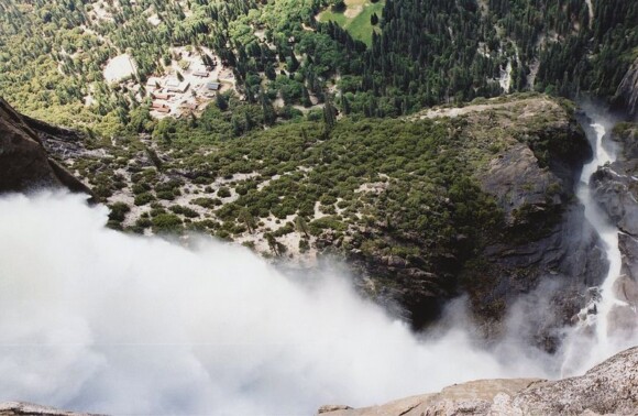 Widok z góry na wodospad Yosemite