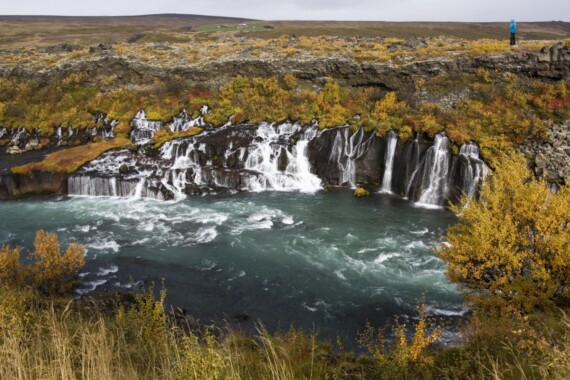 Wodospady Hraunfossar i Barnafoss