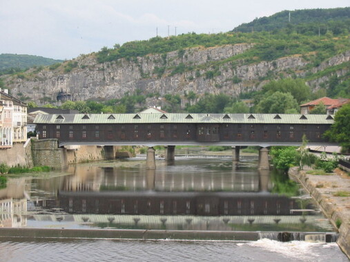 Zakryty most w Łoweczu